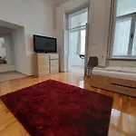 Deri Kert Apartmanhaz A *