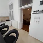 Deri Kert Apartmanhaz A Baja