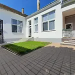 Deri Kert Apartmanhaz A * Baja