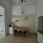 Deri Kert Apartmanhaz A * Baja