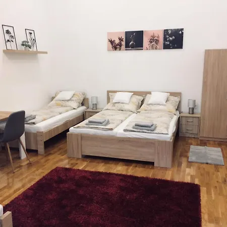 Apartment Deri Kert Apartmanhaz A Baja