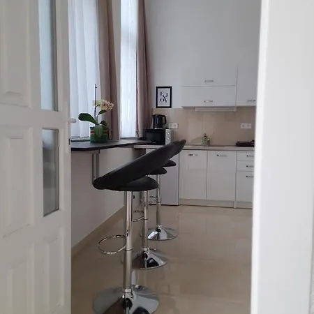 Deri Kert Apartmanhaz A