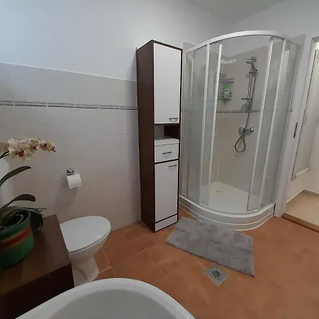 Deri Kert Apartmanhaz A
