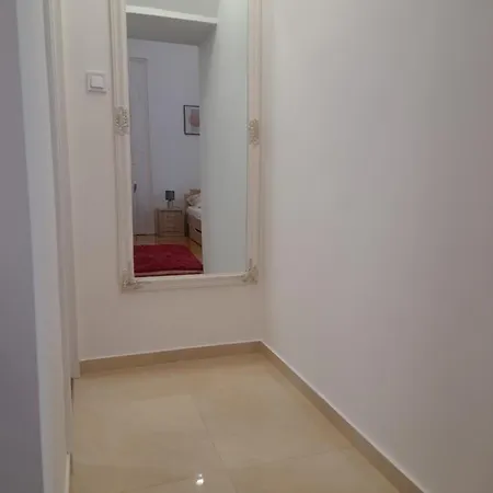Deri Kert Apartmanhaz A Baja
