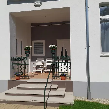 Apartment Deri Kert Apartmanhaz A *