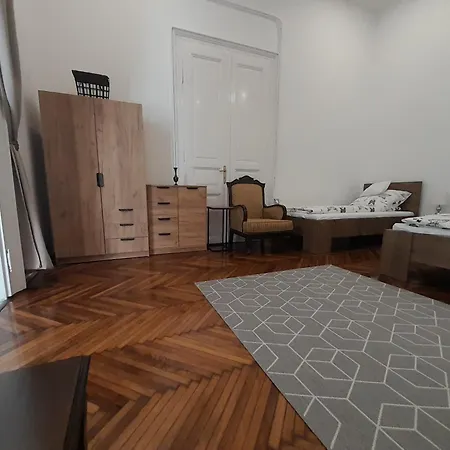 Deri Kert Apartmanhaz A Apartment Baja