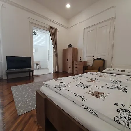 Deri Kert Apartmanhaz A