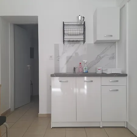 Deri Kert Apartmanhaz A