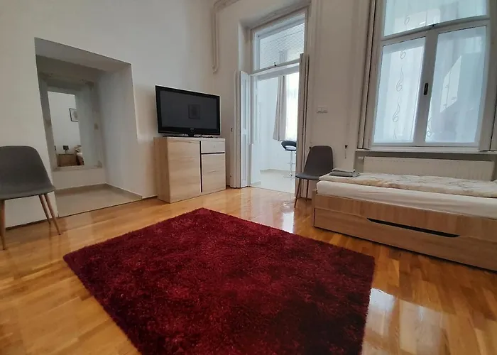 Deri Kert Apartmanhaz A *