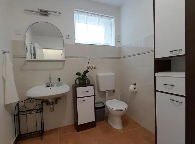 Deri Kert Apartmanhaz A * Baja