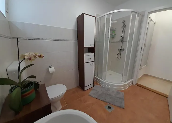 Deri Kert Apartmanhaz A