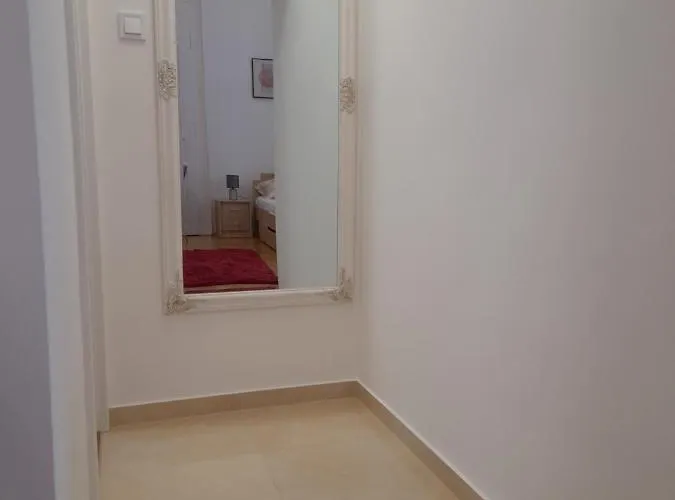 Deri Kert Apartmanhaz A باجة