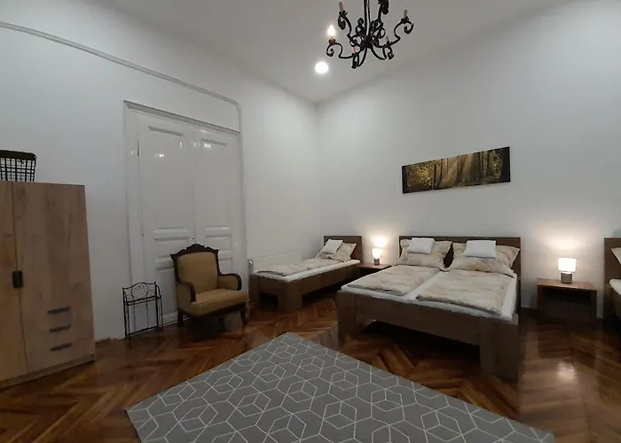 Deri Kert Apartmanhaz A Apartment *