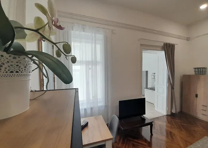 Deri Kert Apartmanhaz A Apartmán *