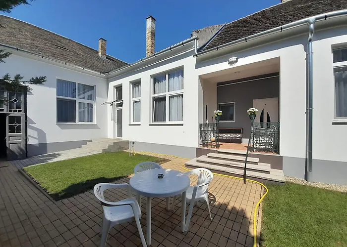 Apartment Deri Kert Apartmanhaz A *