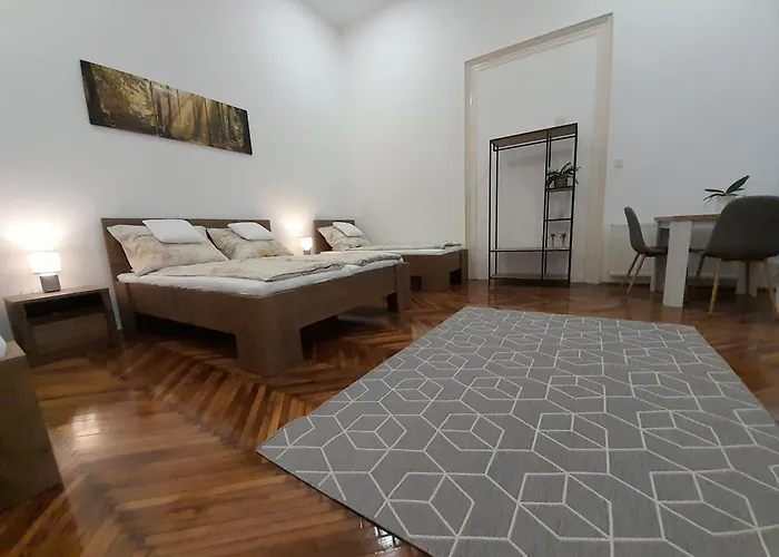 Deri Kert Apartmanhaz A Apartment *